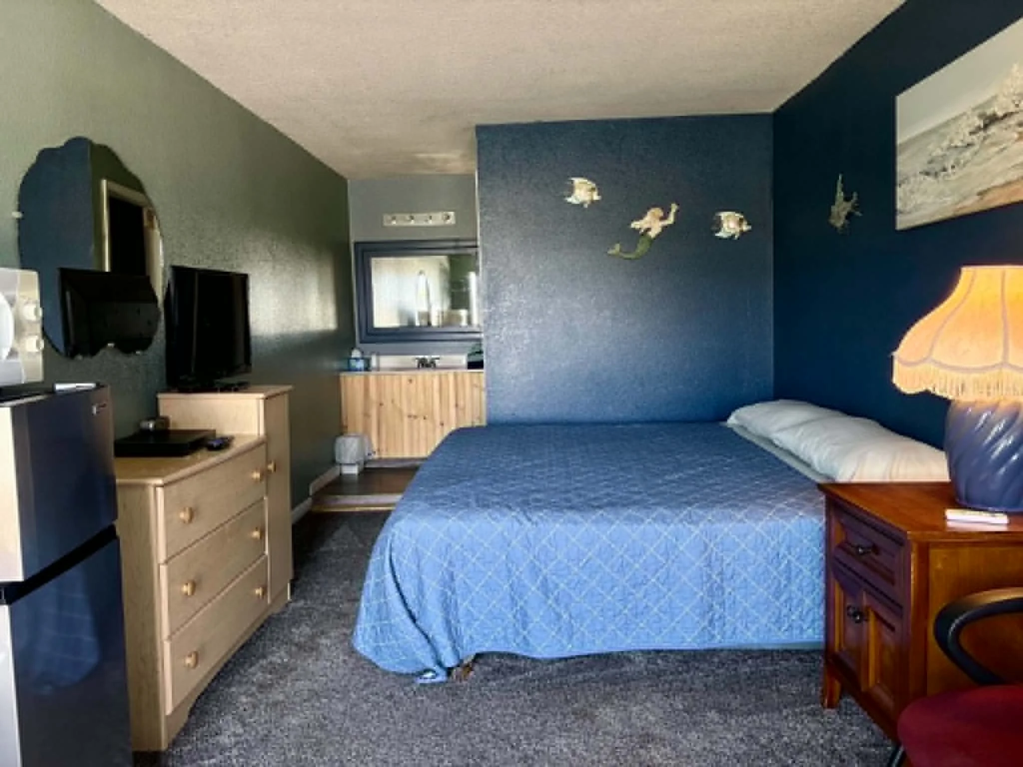 Room 10 at Motel 60 — 1 King Bed