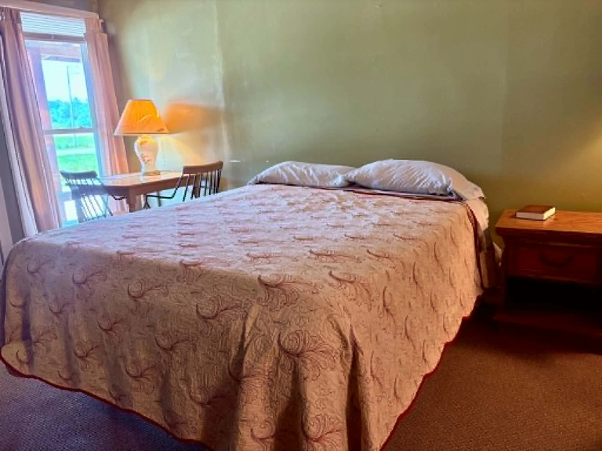 Room 4 at Motel 60 — 1 Queen Bed